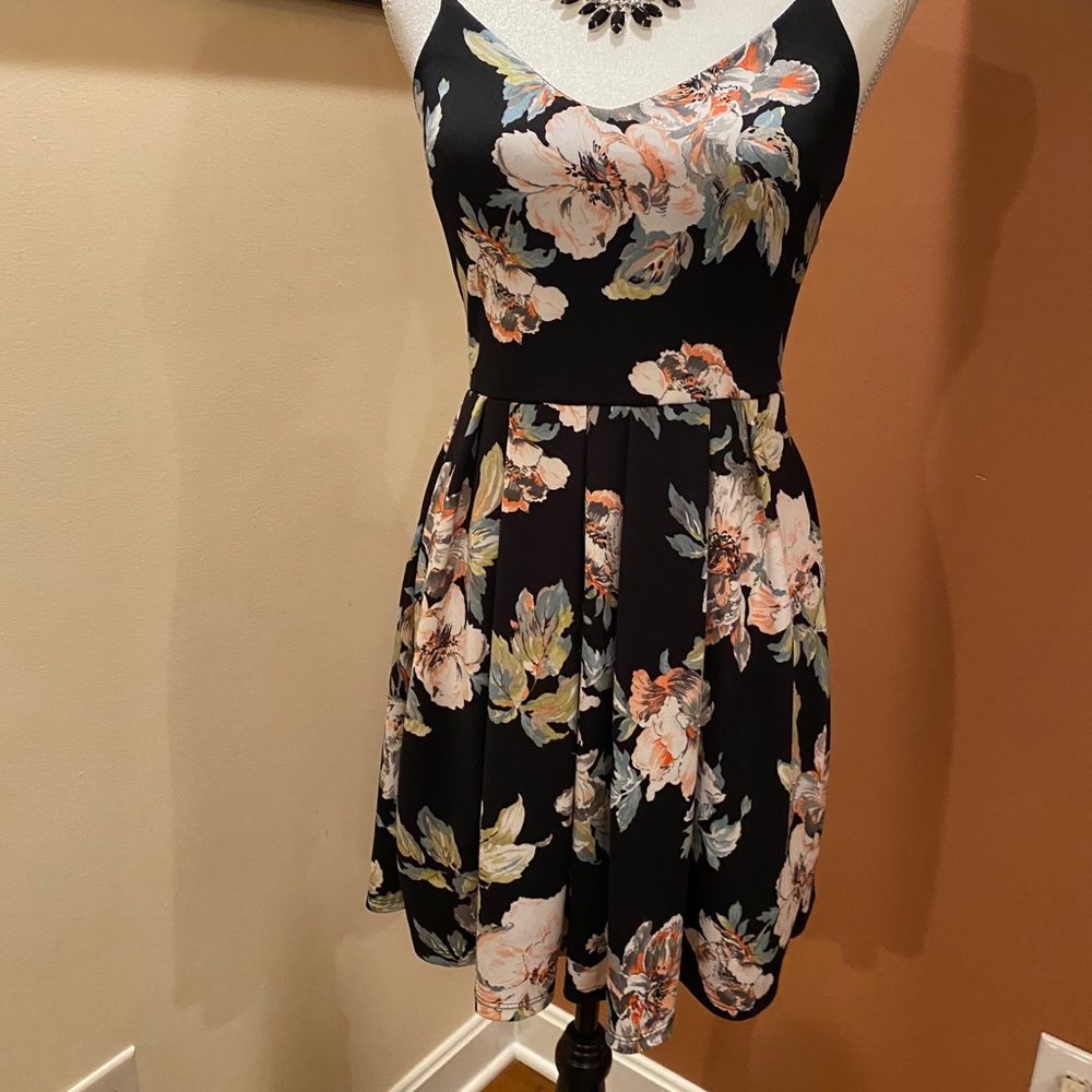 Dress - Picture 7 of 11